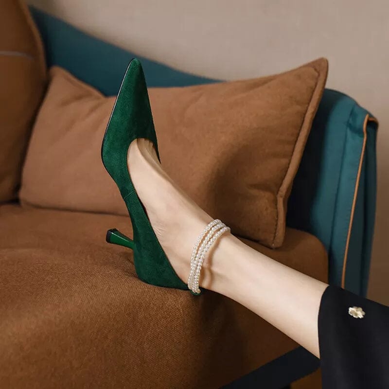 Sapato Feminino Camurça Bico Fino com Pérolas - Scarpin Florelle 
